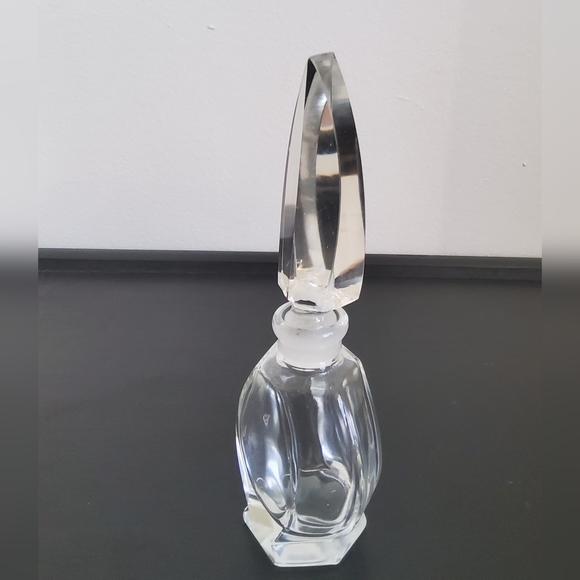Vintage Crystal Perfume Bottle and Stopper - Picture 3 of 6